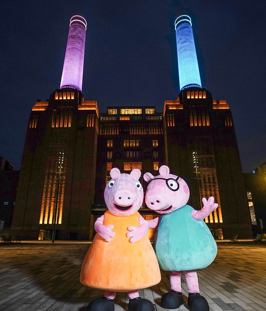 EMBARGOED TO 0001 FRIDAY APRIL 25
EDITORIAL USE ONLY
'Mummy Pig' and 'Daddy Pig' from television series Peppa Pig, at Battersea Power Station in London, as the chimneys are lit up blue and pink ahead of Mummy Pig's baby gender reveal party later today. Issue date: Friday April 25, 2025. PA Photo. The animated show has told the story of Peppa, who lives with Daddy Pig, Mummy Pig, and her little brother George for more than twenty years, with the arrival of a new sibling being the first big change to the pig family in the show's history. The gender of Peppa and George's new sibling will be announced later today. Photo credit should read: Ian West/PA Media Assignments